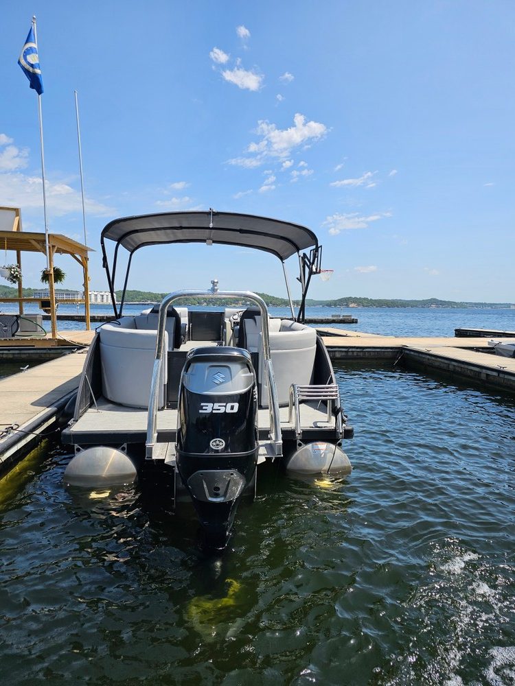 Flagship Tritoon Rental Lake Ozark, MO | Scooters Rental